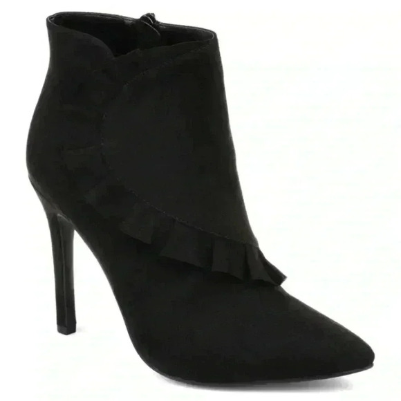 JG Soho Shoes - Women’s New JG Soho Black Ruffle Ankle Boot - Size 8 
🔥🔥🔥